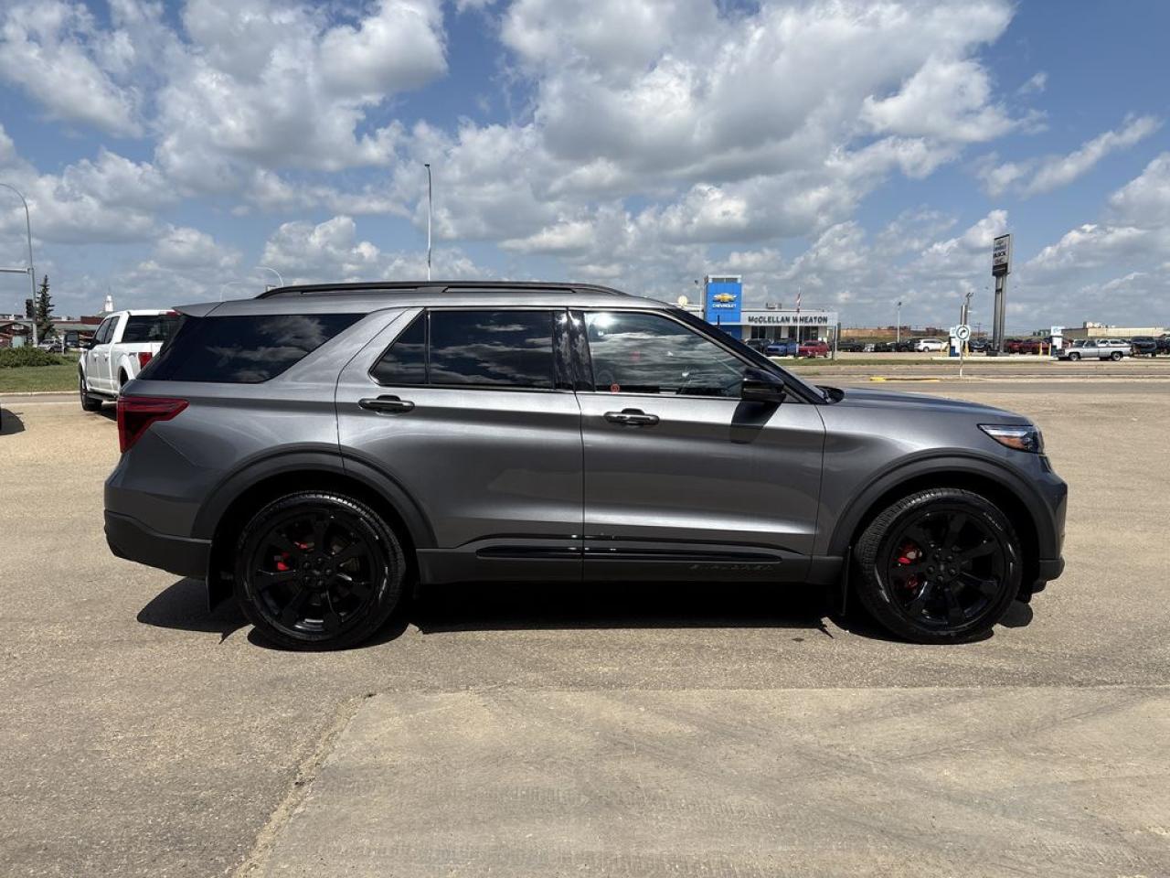 2022 Ford Explorer ST Photo5
