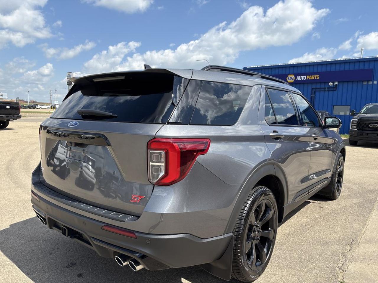 2022 Ford Explorer ST Photo5