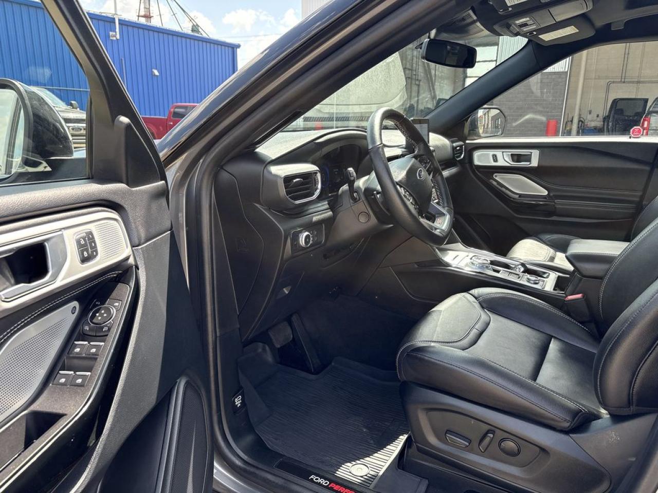 2022 Ford Explorer ST Photo5