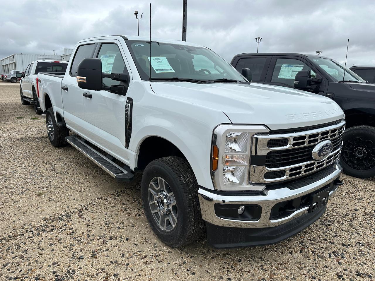 2025 Ford F-250 4X4 CREW CAB PICKUP/ 603A Photo5