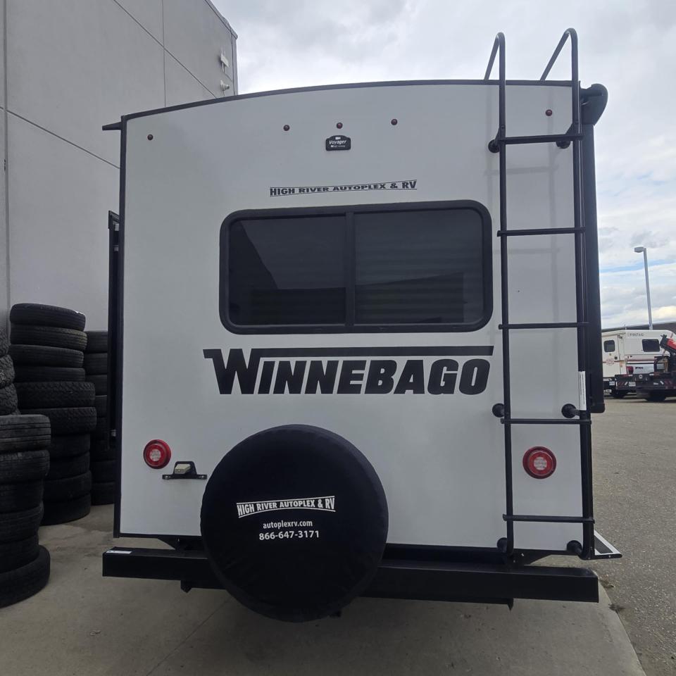 2022 Winnebago Micro Minnie 2225RL Photo2
