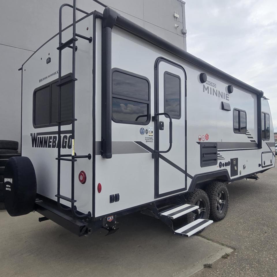 2022 Winnebago Micro Minnie 2225RL Photo4