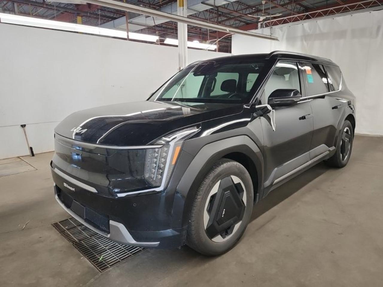 Used 2025 Kia EV9 Land w/Premium Pkg AWD | 6 Passenger | Leather | Dual Sunroof | Adaptive Cruise | and Much More ! for sale in Guelph, ON