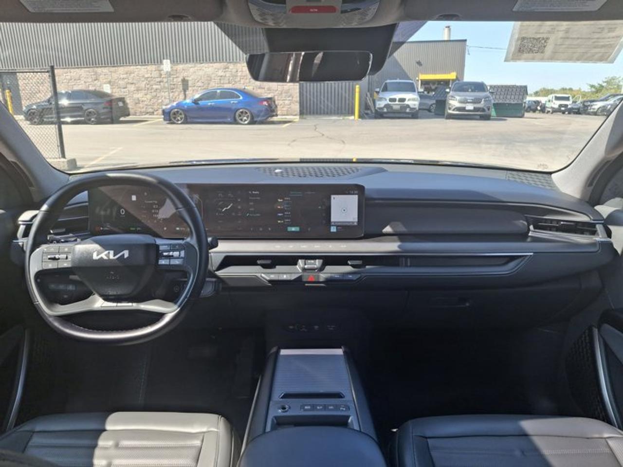 2025 Kia EV9 Land w/Plus Pkg AWD | 7 Passenger | Leather | Dual Sunroof | Adaptive Cruise | and Much More ! Photo