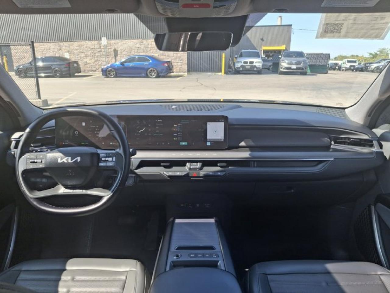 2025 Kia EV9 Land w/Plus Pkg AWD | 7 Passenger | Leather | Dual Sunroof | Adaptive Cruise | and Much More ! Photo