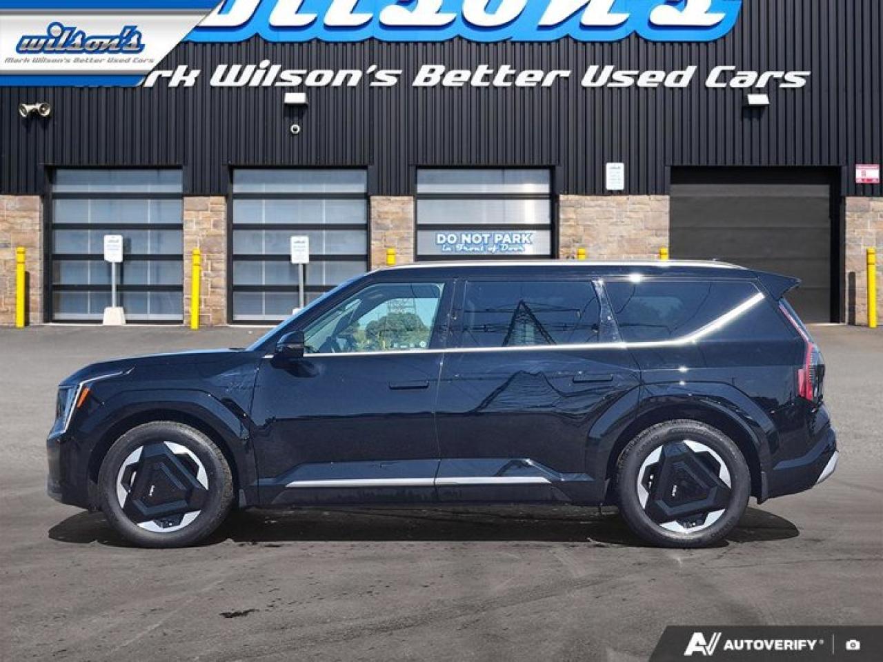 2025 Kia EV9 Land w/Plus Pkg AWD | 7 Passenger | Leather | Dual Sunroof | Adaptive Cruise | and Much More ! Photo