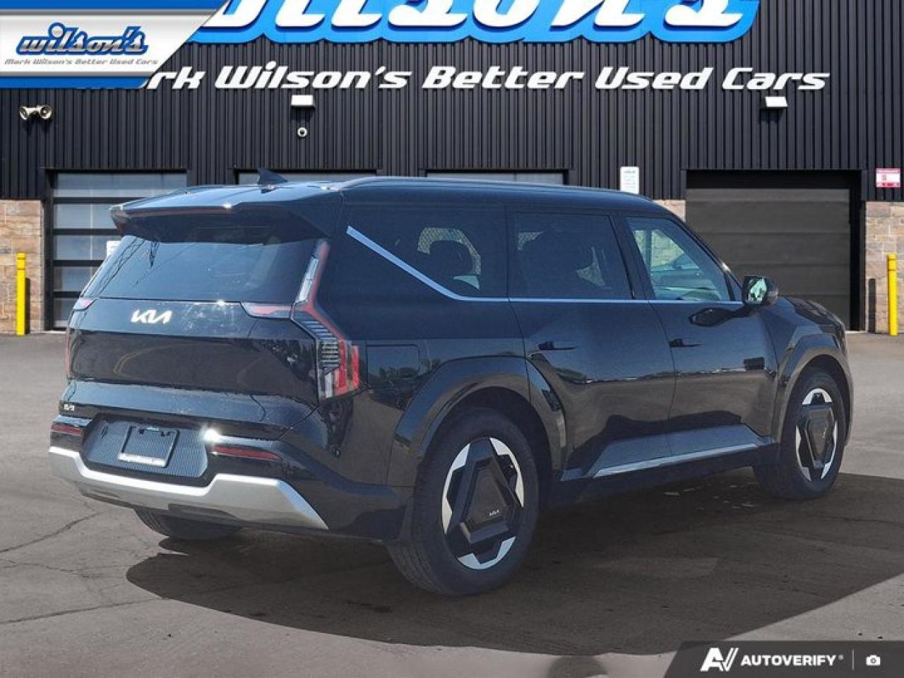 2025 Kia EV9 Land w/Plus Pkg AWD | 7 Passenger | Leather | Dual Sunroof | Adaptive Cruise | and Much More ! Photo