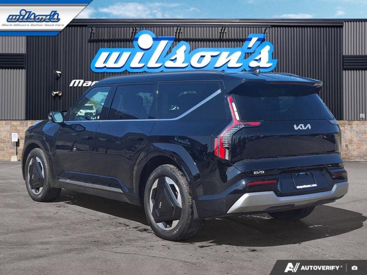 2025 Kia EV9 Land w/Plus Pkg AWD | 7 Passenger | Leather | Dual Sunroof | Adaptive Cruise | and Much More ! Photo