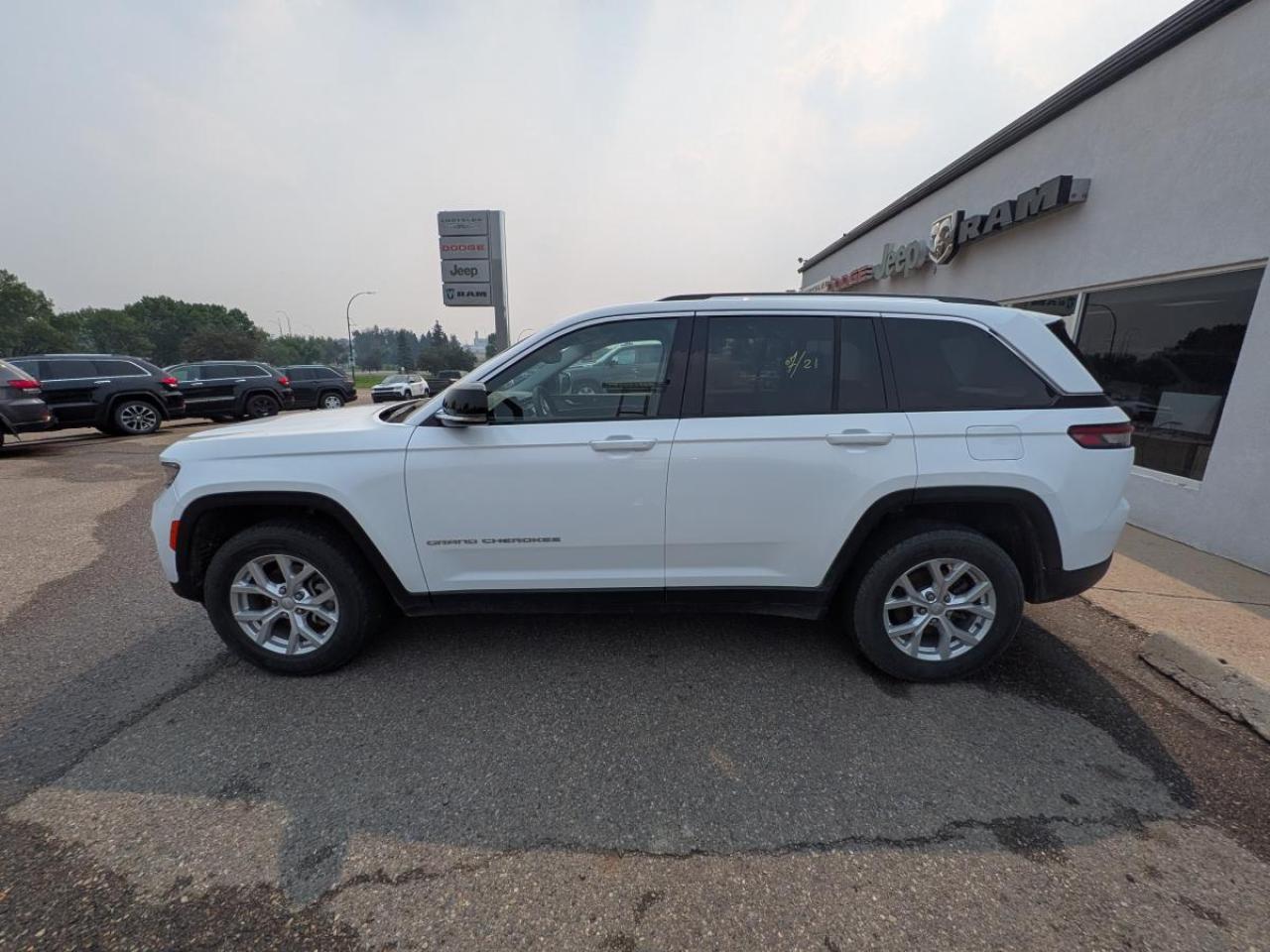 2023 Jeep Grand Cherokee LIMITED 4X4 Photo3