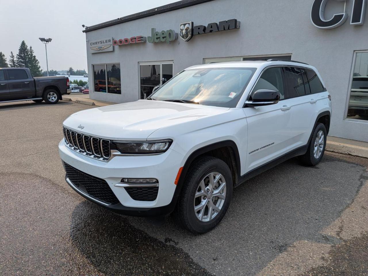 2023 Jeep Grand Cherokee LIMITED 4X4 Photo2