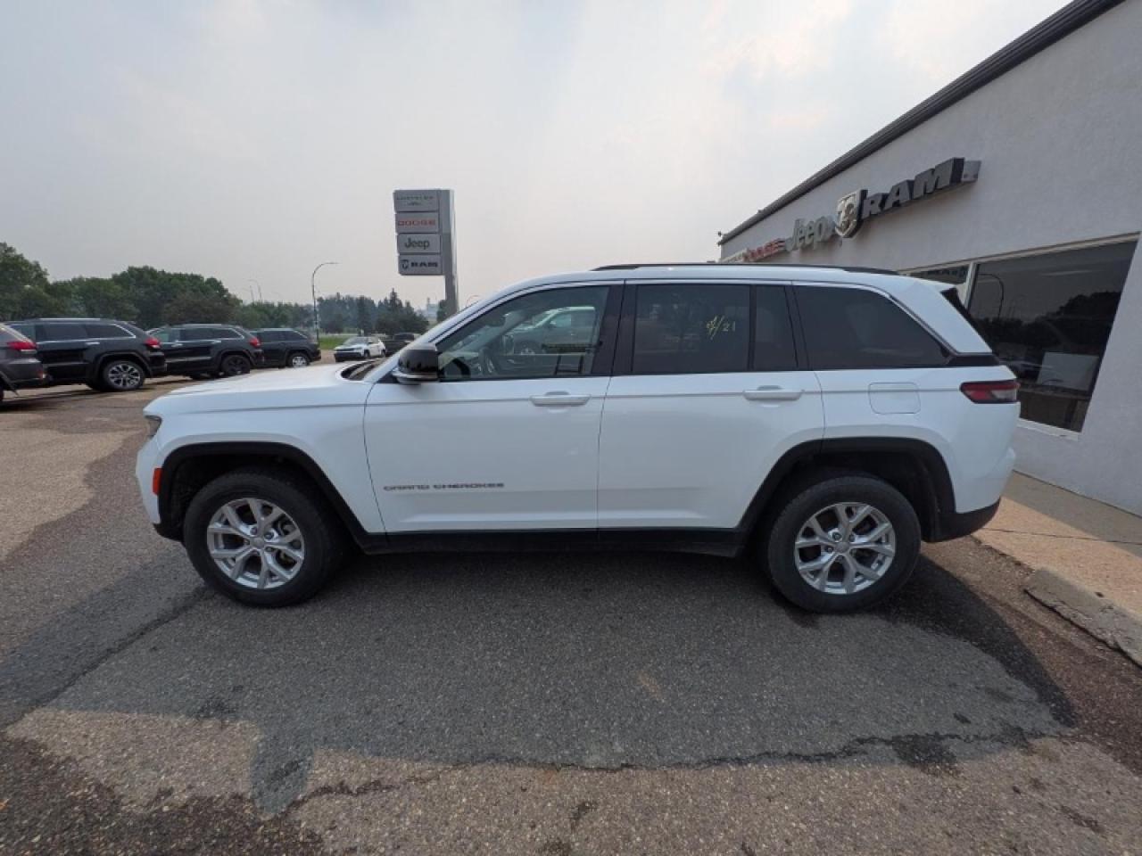 2023 Jeep Grand Cherokee Limited Photo3
