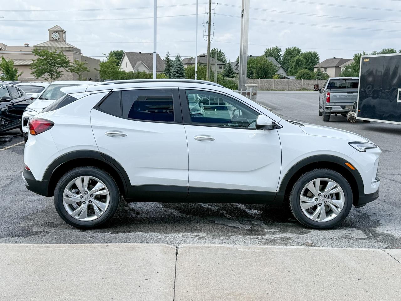 2026 Buick Encore GX Preferred 1.3L 3CYL WITH REMOTE START/ENTRY, HEATED SEATS, HEATED STEERING WHEEL, HD SURROUND VISION, POWER LIFTGATE Photo