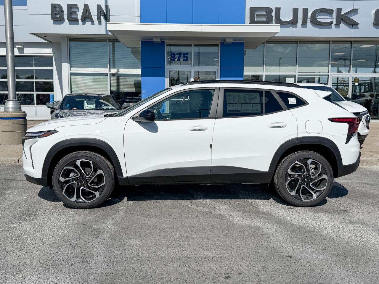 2025 Chevrolet Trax 2RS 1.2L 3 CYL WITH REMOTE START/ENTRY, HEATED SEATS, HEATED STEERING WHEEL, APPLE CARPLAY AND ANDROID AUTO Photo