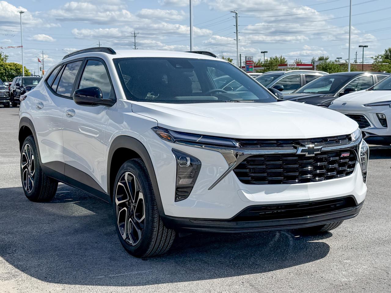 2025 Chevrolet Trax 2RS 1.2L 3 CYL WITH REMOTE START/ENTRY, HEATED SEATS, HEATED STEERING WHEEL, APPLE CARPLAY AND ANDROID AUTO Photo