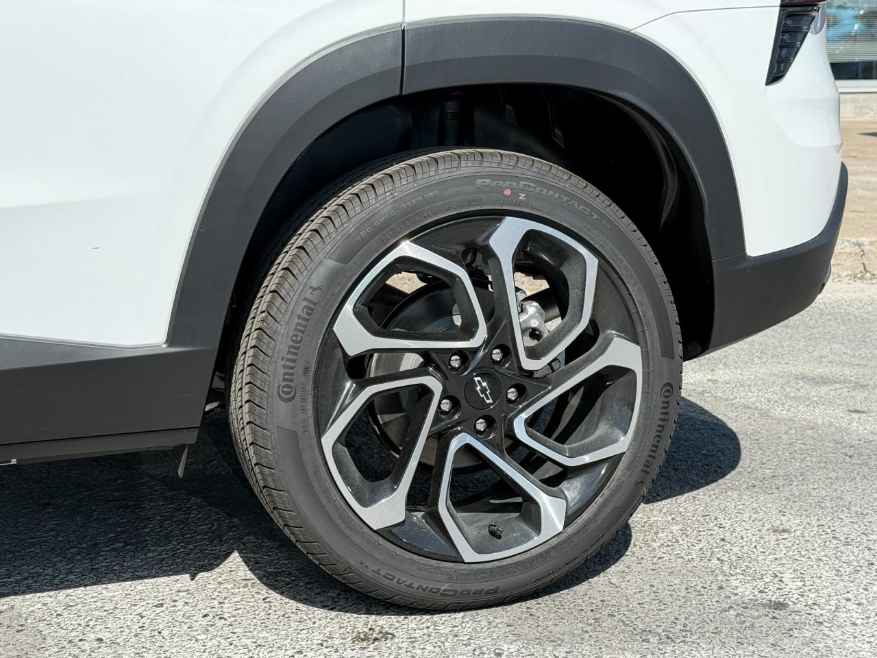 2025 Chevrolet Trax 2RS 1.2L 3 CYL WITH REMOTE START/ENTRY, HEATED SEATS, HEATED STEERING WHEEL, APPLE CARPLAY AND ANDROID AUTO Photo