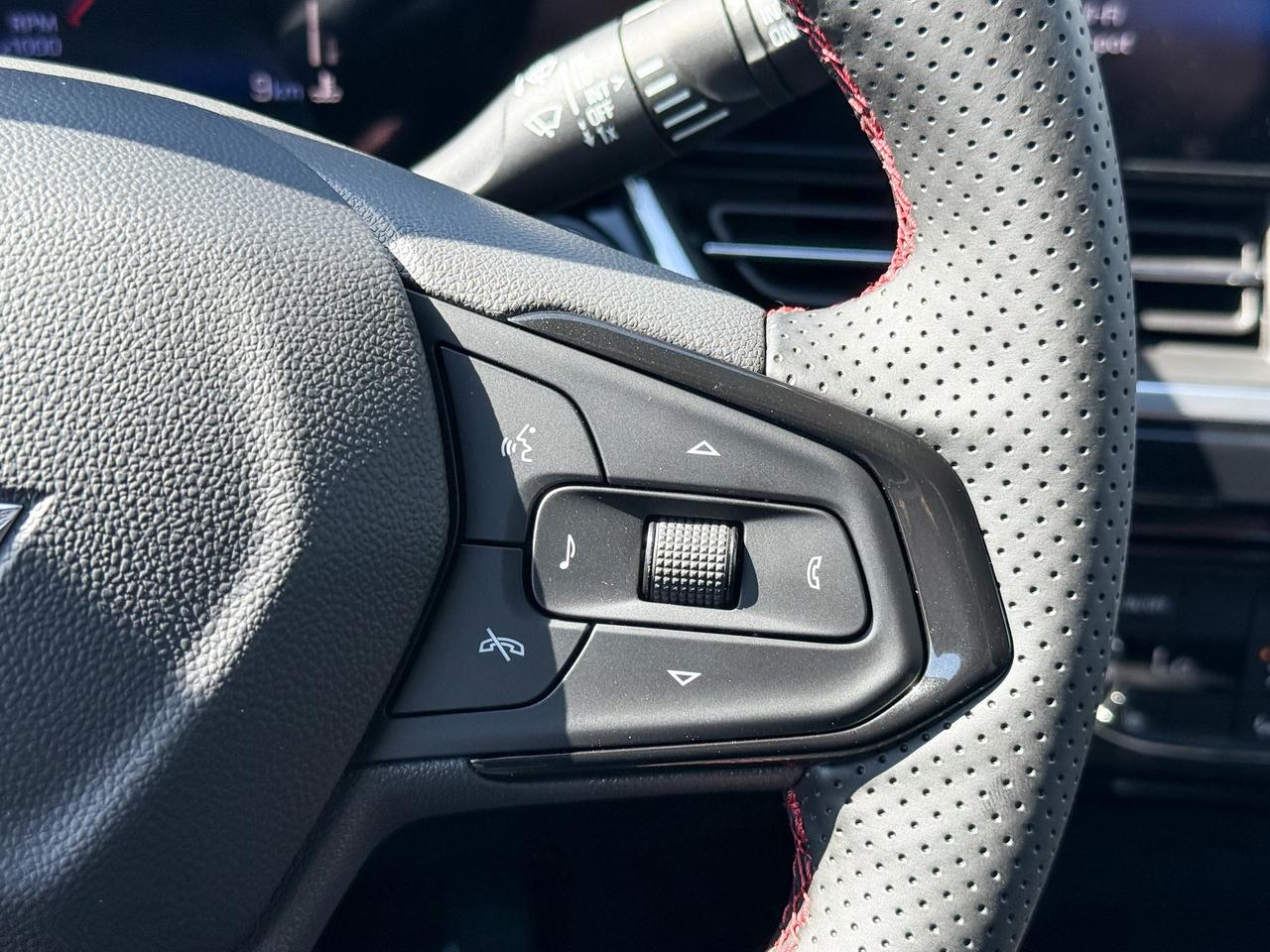 2025 Chevrolet Trax 2RS 1.2L 3 CYL WITH REMOTE START/ENTRY, HEATED SEATS, HEATED STEERING WHEEL, APPLE CARPLAY AND ANDROID AUTO Photo