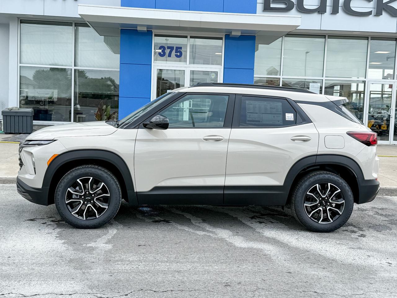 2026 Chevrolet TrailBlazer ACTIV 1.3L 3 CYL WITH REMOTE ENTRY, HEATED SEATS, HEATED STEERING WHEEL, SUNROOF, POWER LIFTGATE, HD REAR VISION CAMERA Photo