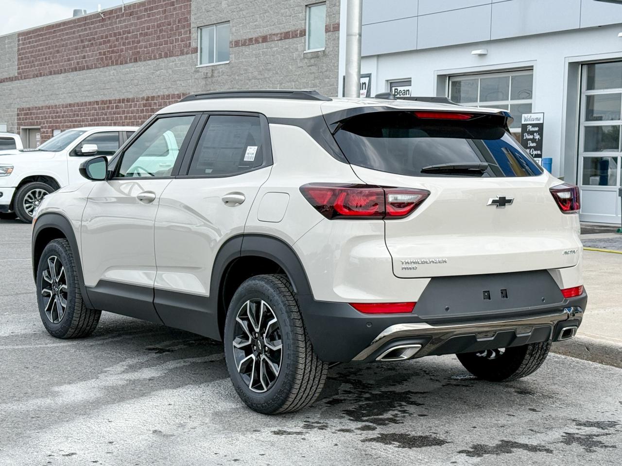 2026 Chevrolet TrailBlazer ACTIV 1.3L 3 CYL WITH REMOTE ENTRY, HEATED SEATS, HEATED STEERING WHEEL, SUNROOF, POWER LIFTGATE, HD REAR VISION CAMERA Photo2