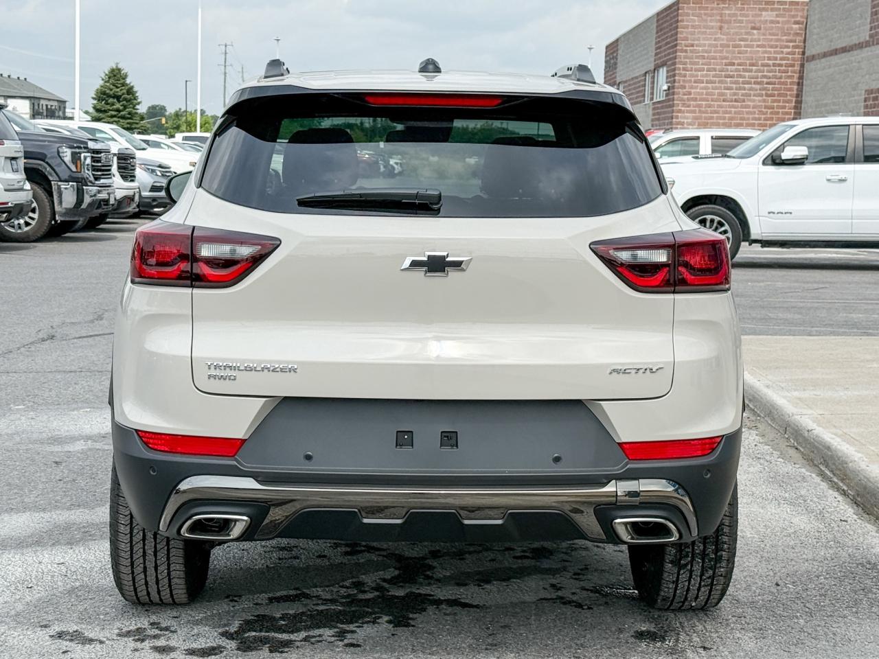 2026 Chevrolet TrailBlazer ACTIV 1.3L 3 CYL WITH REMOTE ENTRY, HEATED SEATS, HEATED STEERING WHEEL, SUNROOF, POWER LIFTGATE, HD REAR VISION CAMERA Photo3