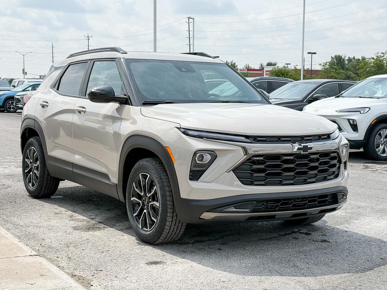 2026 Chevrolet TrailBlazer ACTIV 1.3L 3 CYL WITH REMOTE ENTRY, HEATED SEATS, HEATED STEERING WHEEL, SUNROOF, POWER LIFTGATE, HD REAR VISION CAMERA Photo