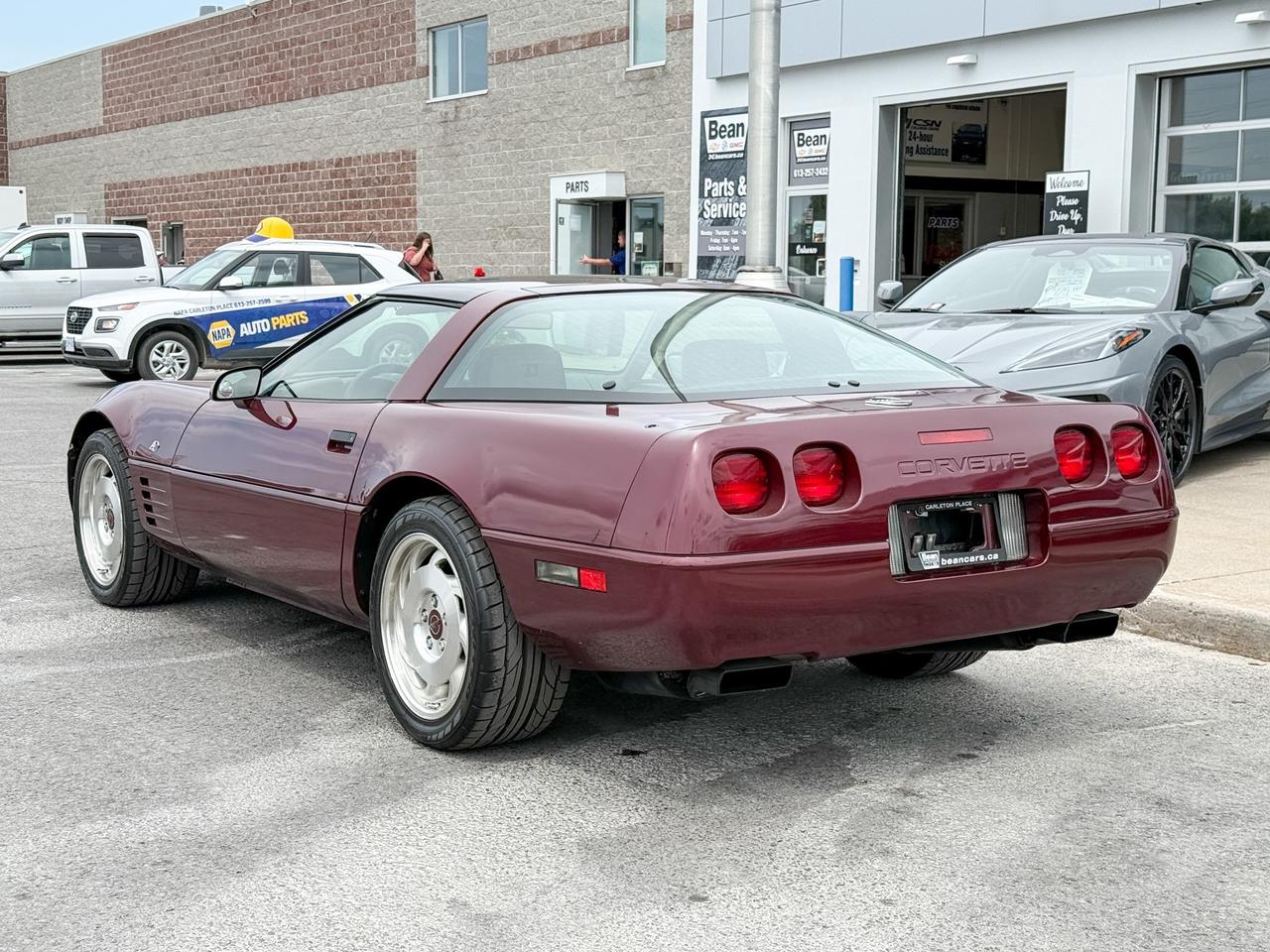 1993 Chevrolet Corvette 40TH ANNIVERSARY COUPE AUTO 40th ANNIVERSARY 1LT COUPE, AUTOMATIC, CLEAN CARFAX - SUPER CLEAN CORVETTE! Photo
