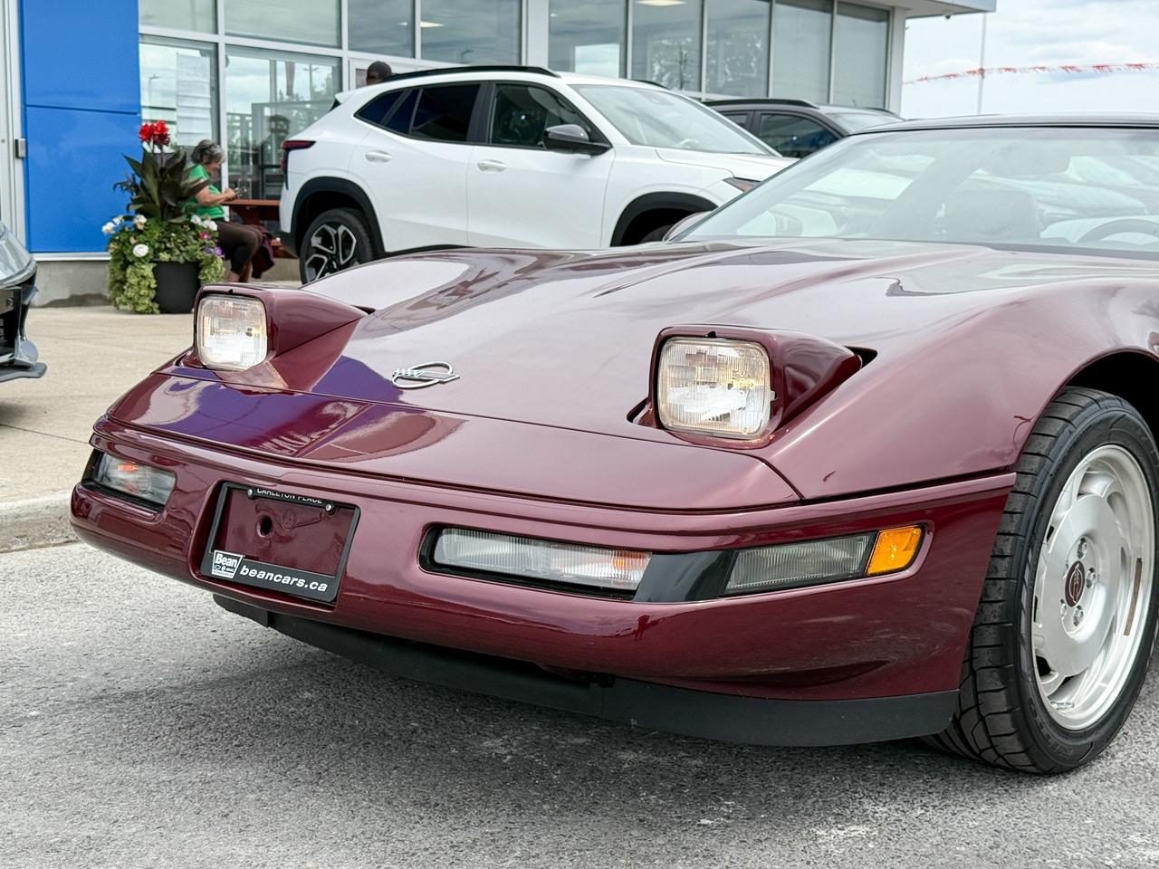 1993 Chevrolet Corvette 40TH ANNIVERSARY COUPE AUTO 40th ANNIVERSARY 1LT COUPE, AUTOMATIC, CLEAN CARFAX - SUPER CLEAN CORVETTE! Photo