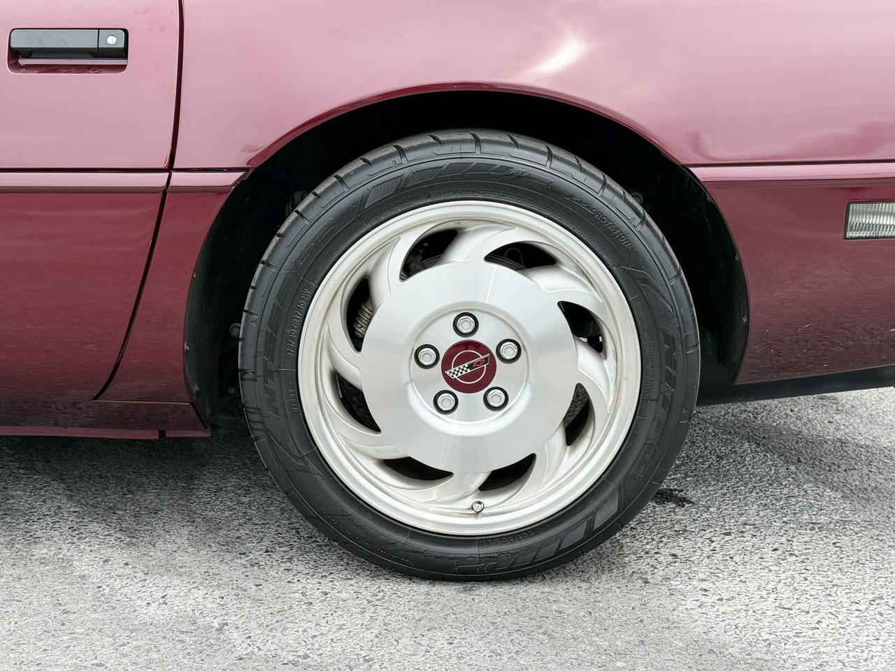 1993 Chevrolet Corvette 40TH ANNIVERSARY COUPE AUTO 40th ANNIVERSARY 1LT COUPE, AUTOMATIC, CLEAN CARFAX - SUPER CLEAN CORVETTE! Photo