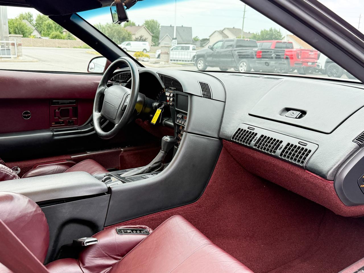 1993 Chevrolet Corvette 40TH ANNIVERSARY COUPE AUTO 40th ANNIVERSARY 1LT COUPE, AUTOMATIC, CLEAN CARFAX - SUPER CLEAN CORVETTE! Photo