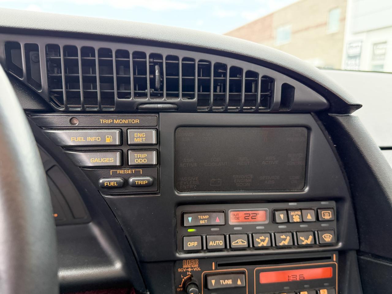 1993 Chevrolet Corvette 40TH ANNIVERSARY COUPE AUTO 40th ANNIVERSARY 1LT COUPE, AUTOMATIC, CLEAN CARFAX - SUPER CLEAN CORVETTE! Photo