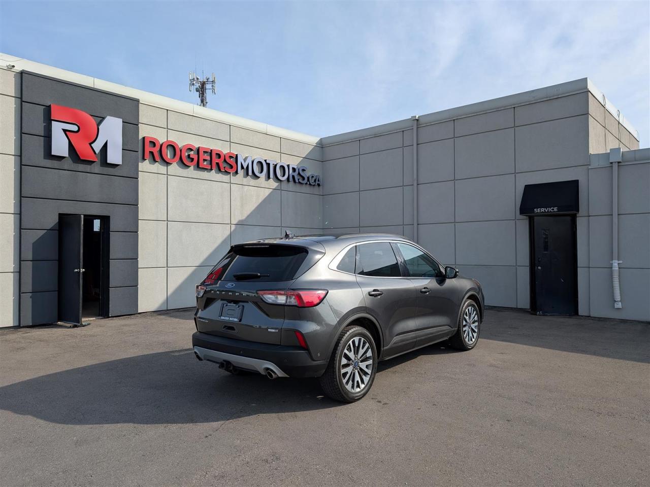 2020 Ford Escape TITANIUM AWD - NAVI - PANO ROOF - TECH FEATURES