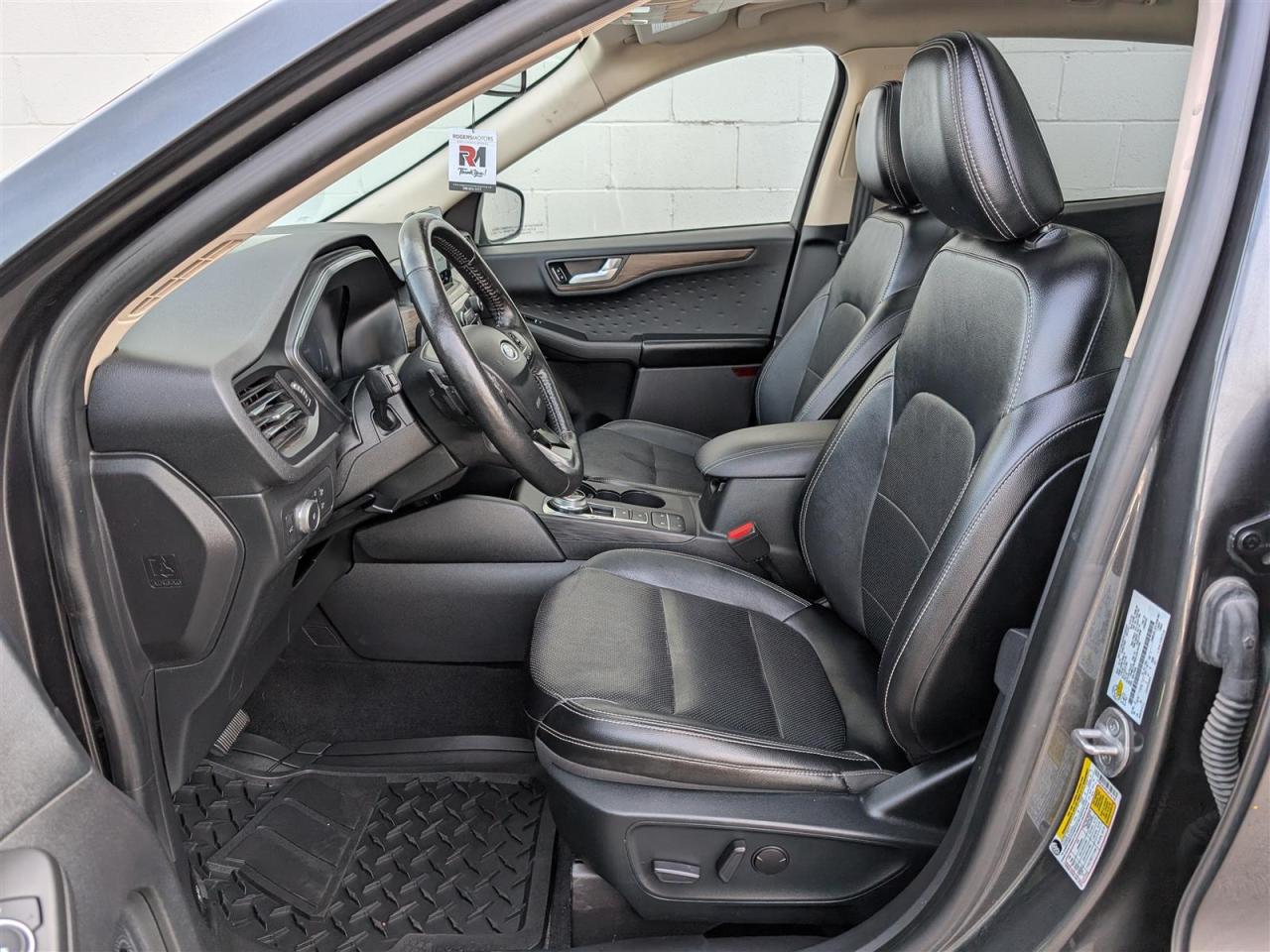 2020 Ford Escape TITANIUM AWD - NAVI - PANO ROOF - TECH FEATURES