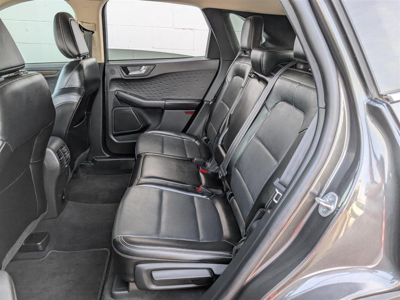 2020 Ford Escape TITANIUM AWD - NAVI - PANO ROOF - TECH FEATURES