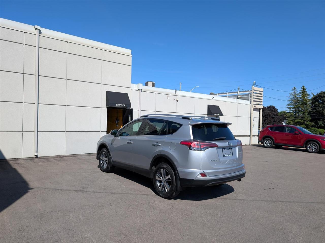 2018 Toyota RAV4 LE - REVERSE CAM - HTD SEATS - TECH FEATS