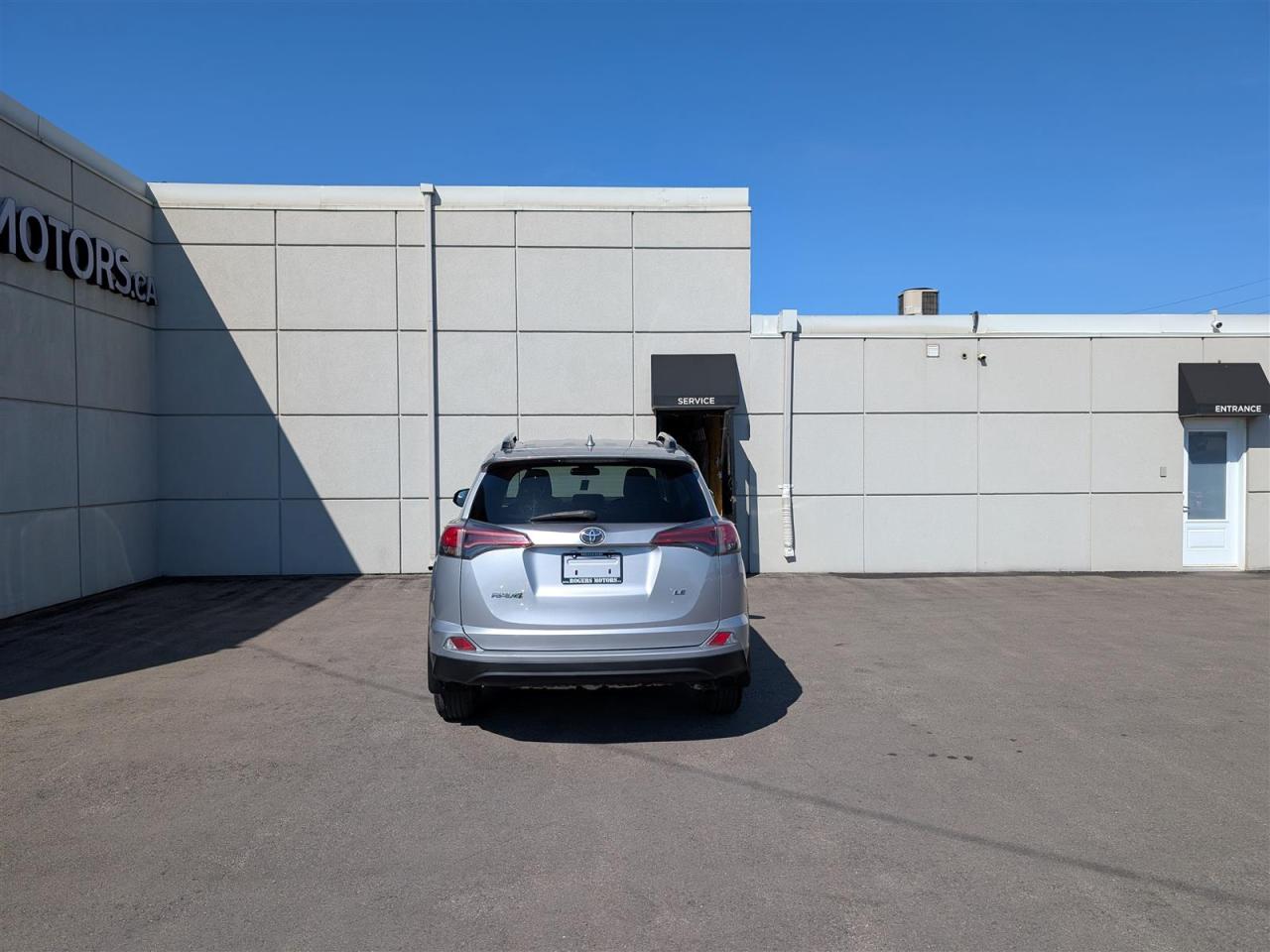 2018 Toyota RAV4 LE - REVERSE CAM - HTD SEATS - TECH FEATS