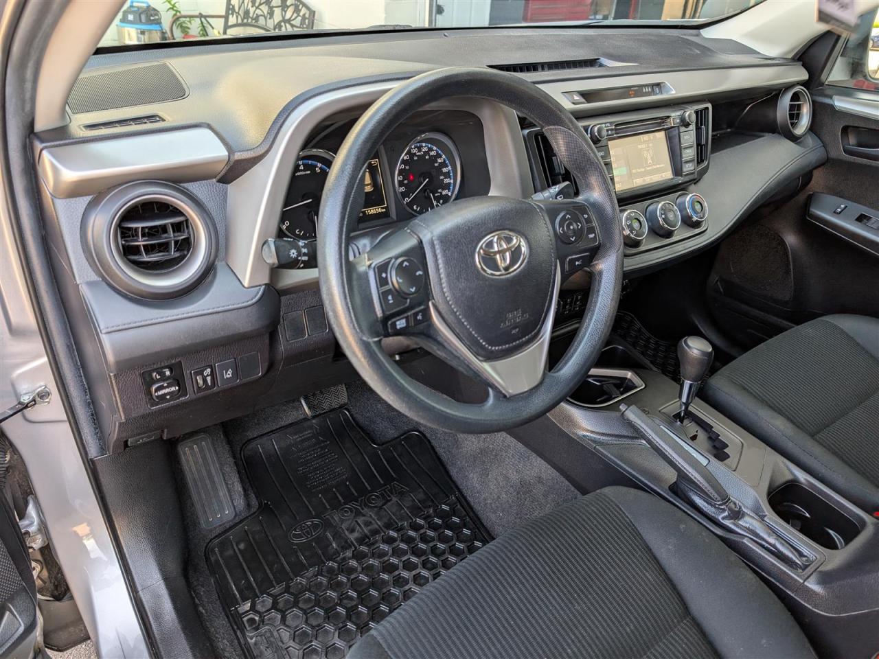 2018 Toyota RAV4 LE - REVERSE CAM - HTD SEATS - TECH FEATS