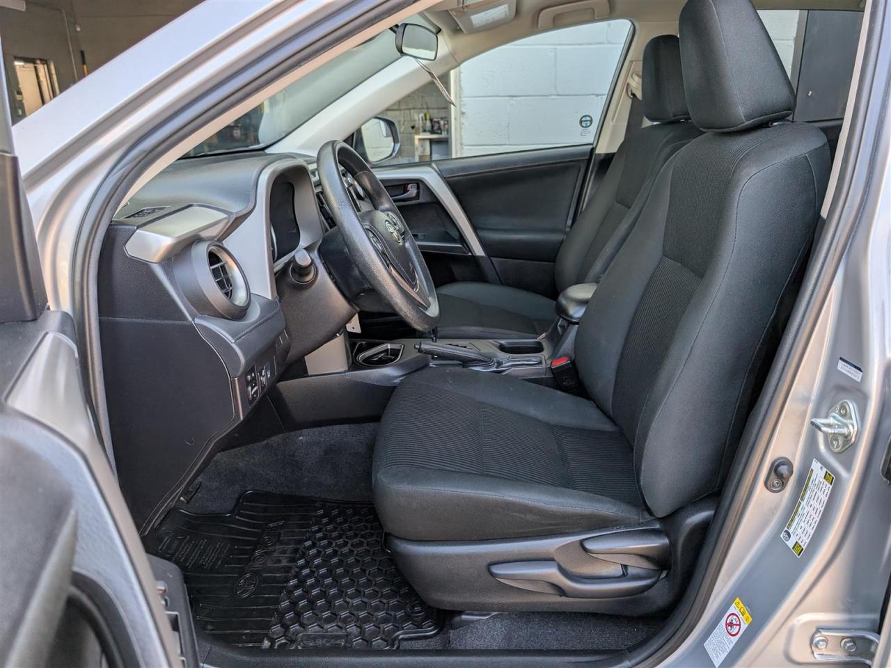 2018 Toyota RAV4 LE - REVERSE CAM - HTD SEATS - TECH FEATS