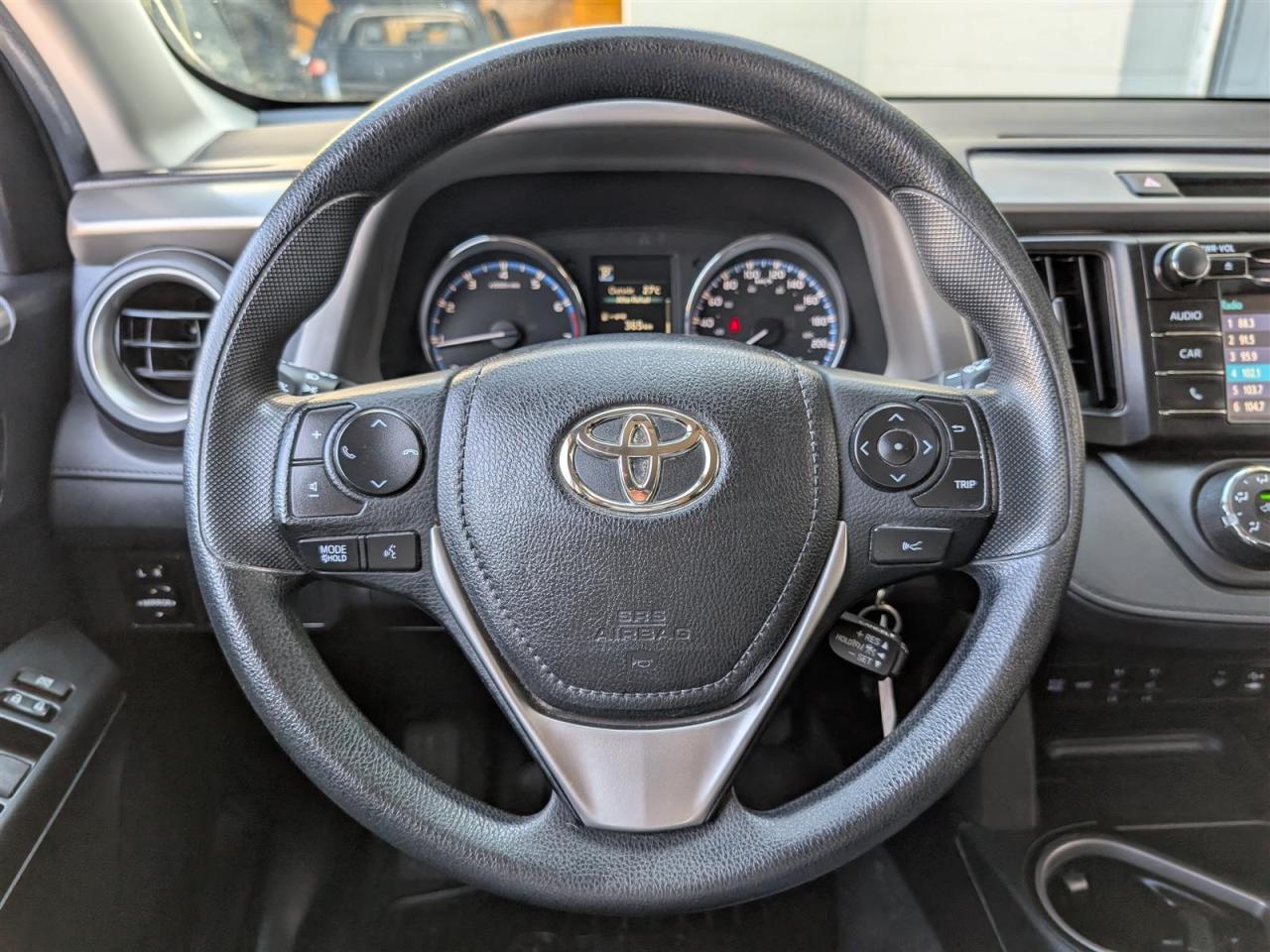 2018 Toyota RAV4 LE - REVERSE CAM - HTD SEATS - TECH FEATS