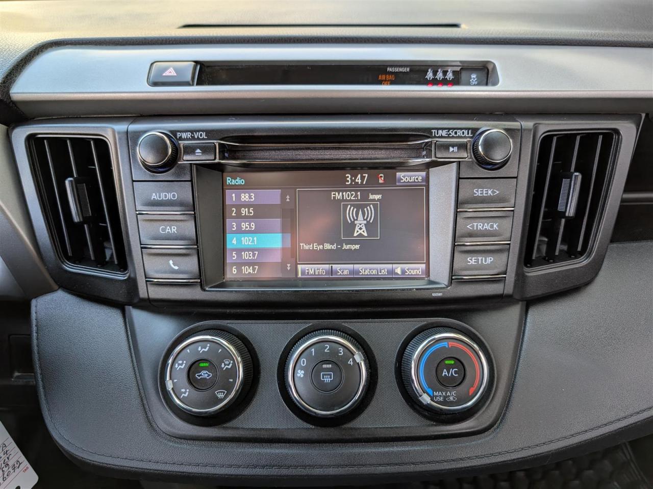 2018 Toyota RAV4 LE - REVERSE CAM - HTD SEATS - TECH FEATS