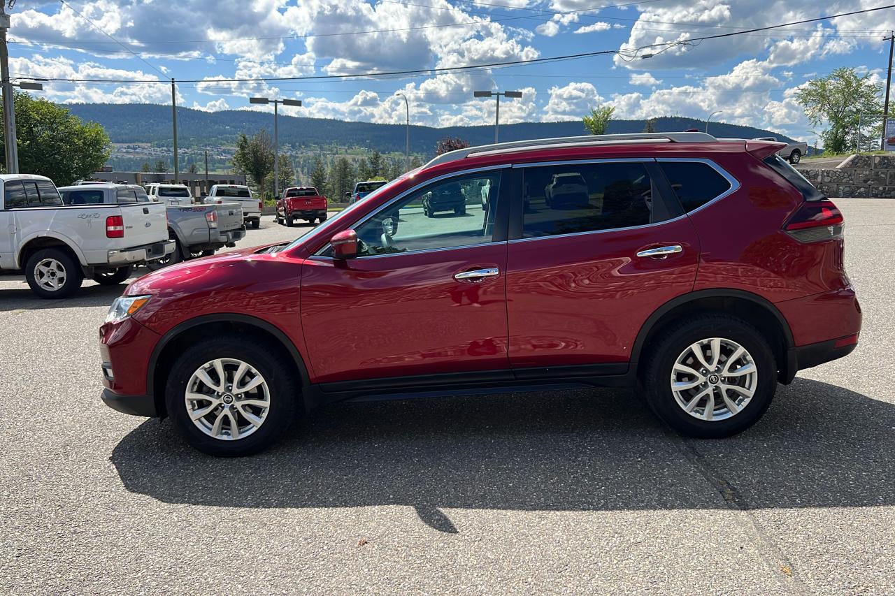2018 Nissan Rogue SV Photo3