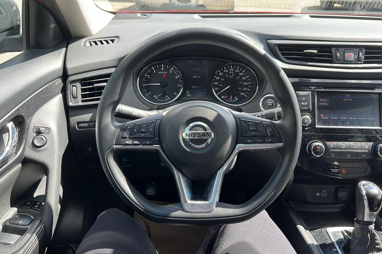 2018 Nissan Rogue SV Photo