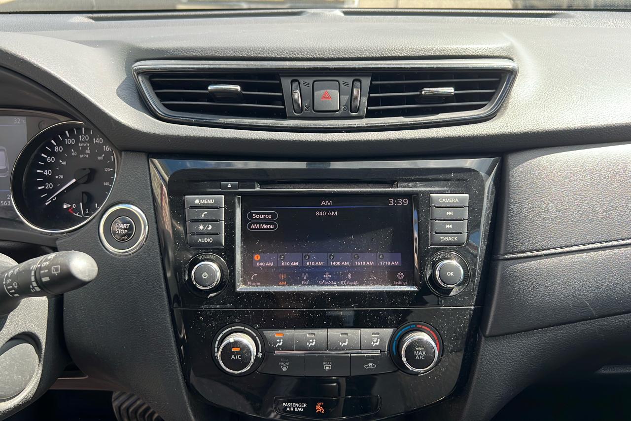 2018 Nissan Rogue SV Photo
