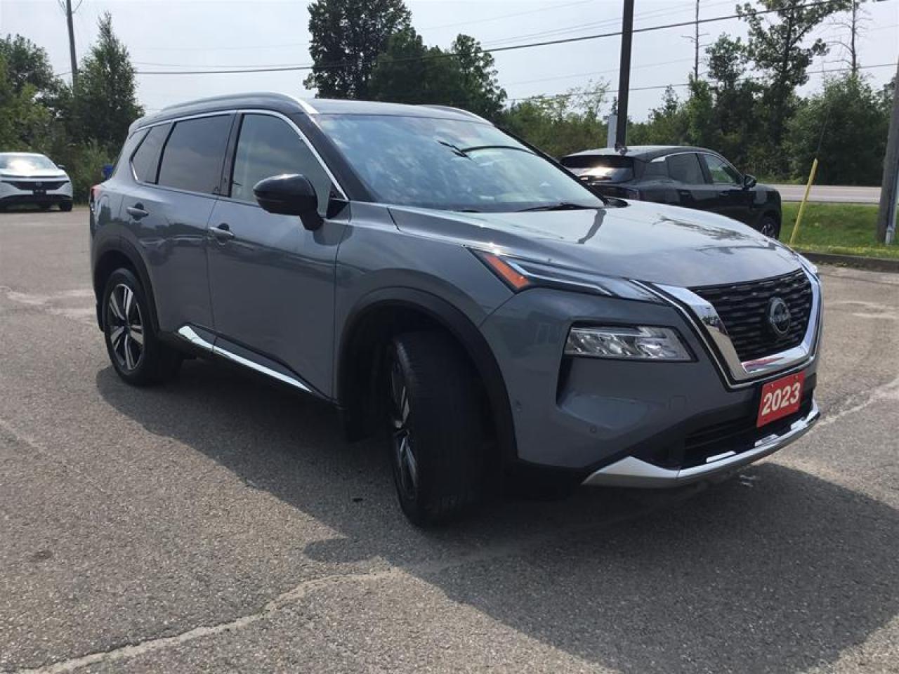 2023 Nissan Rogue Platinum CVT Photo2