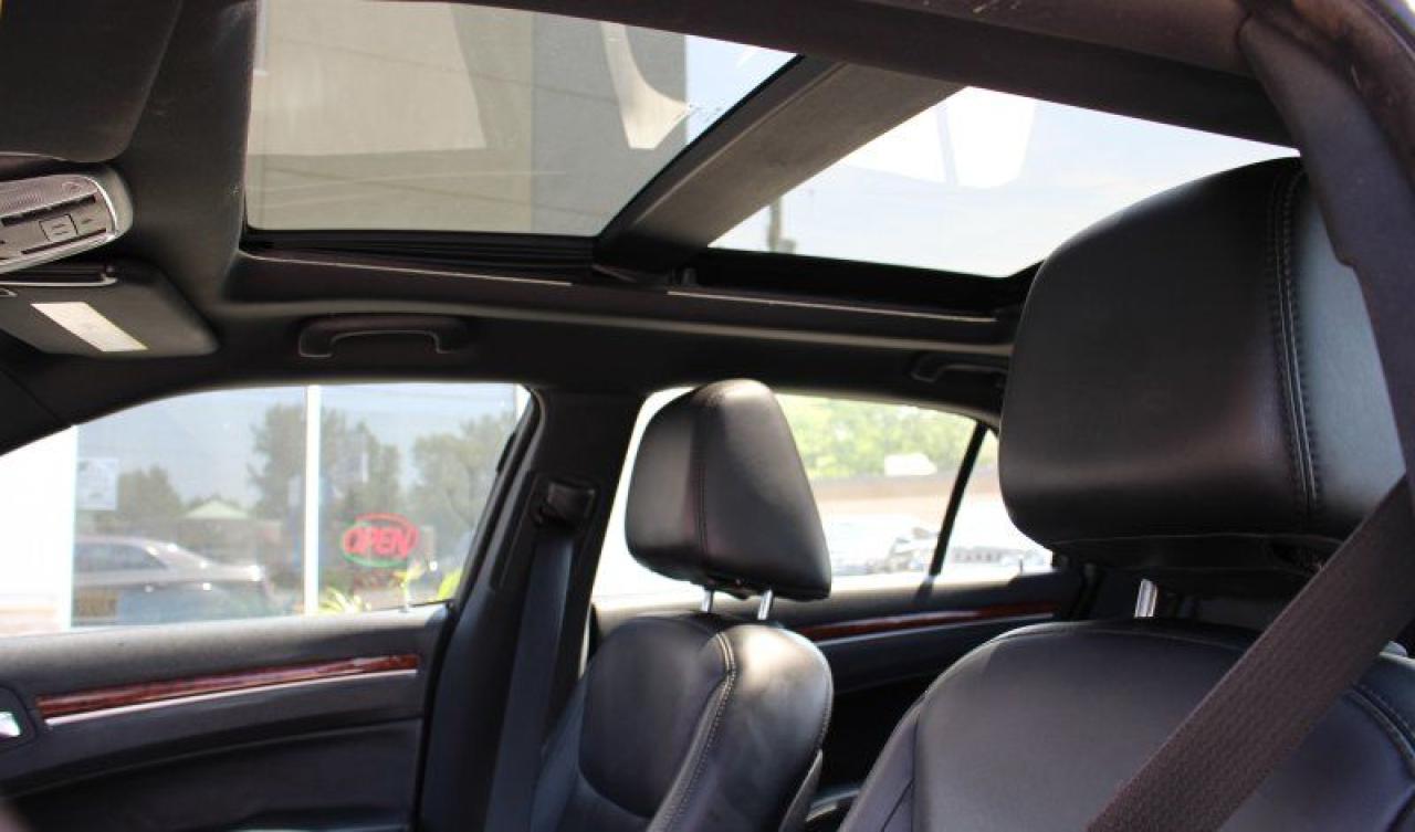 2013 Chrysler 300 Touring*Low Ks*Heated Leather*Moon Roof*Bluetooth - Photo #9