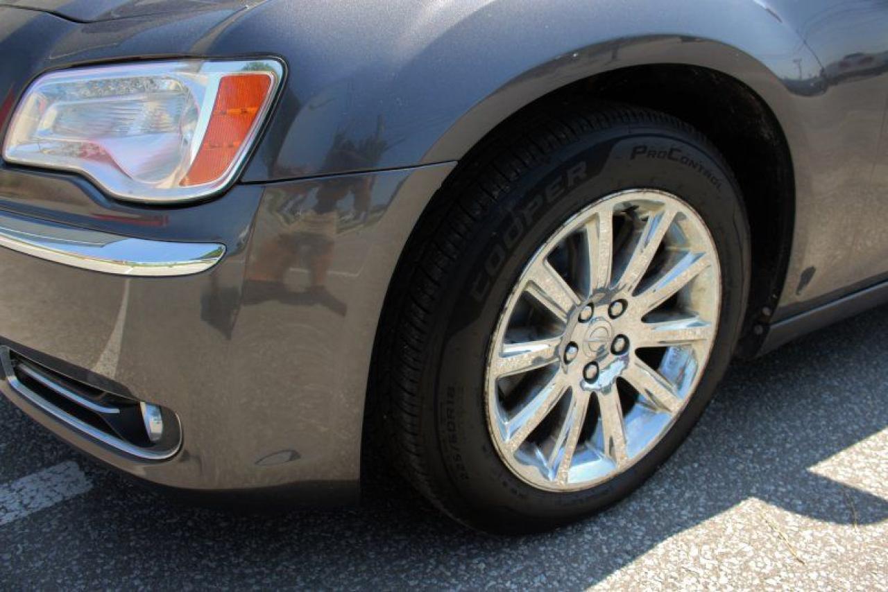 2013 Chrysler 300 Touring*Low Ks*Heated Leather*Moon Roof*Bluetooth - Photo #5