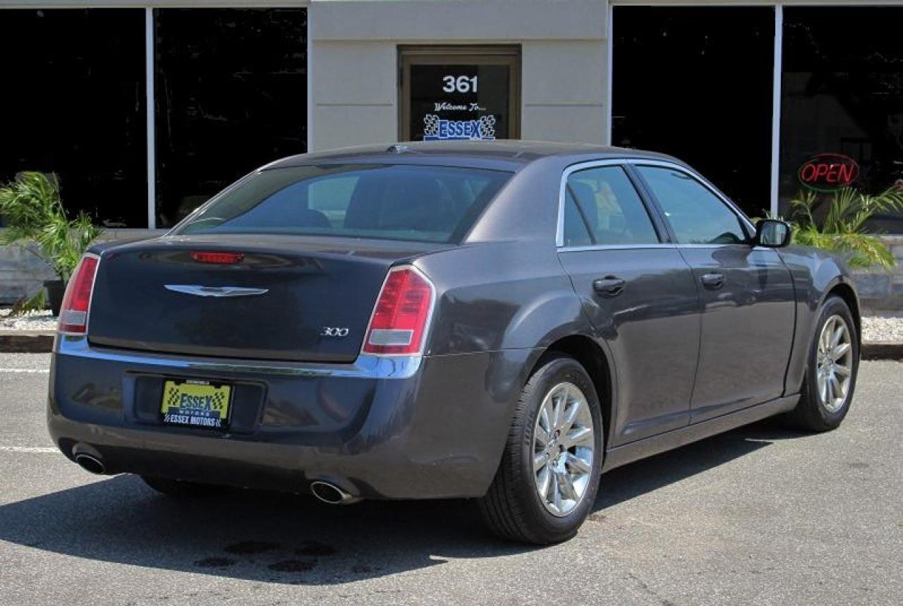 2013 Chrysler 300 Touring*Low Ks*Heated Leather*Moon Roof*Bluetooth - Photo #6