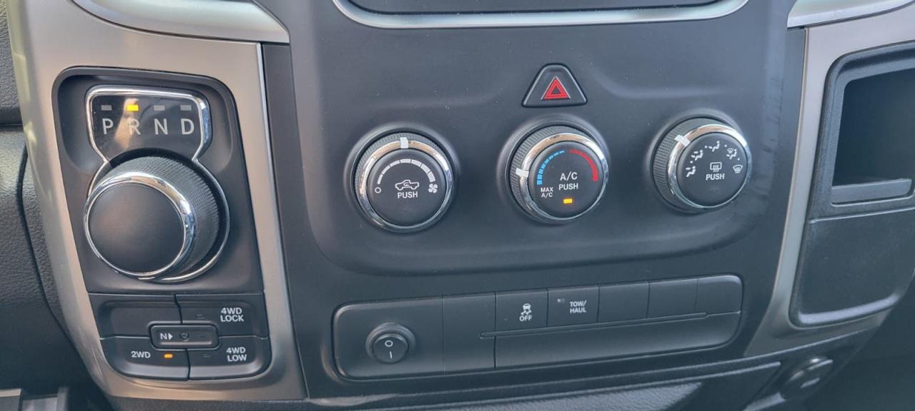 2016 RAM 1500 SLT - Photo #9