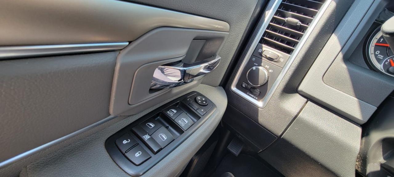 2016 RAM 1500 SLT - Photo #13