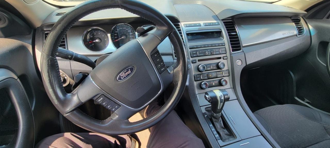 2012 Ford Taurus SEL - Photo #9