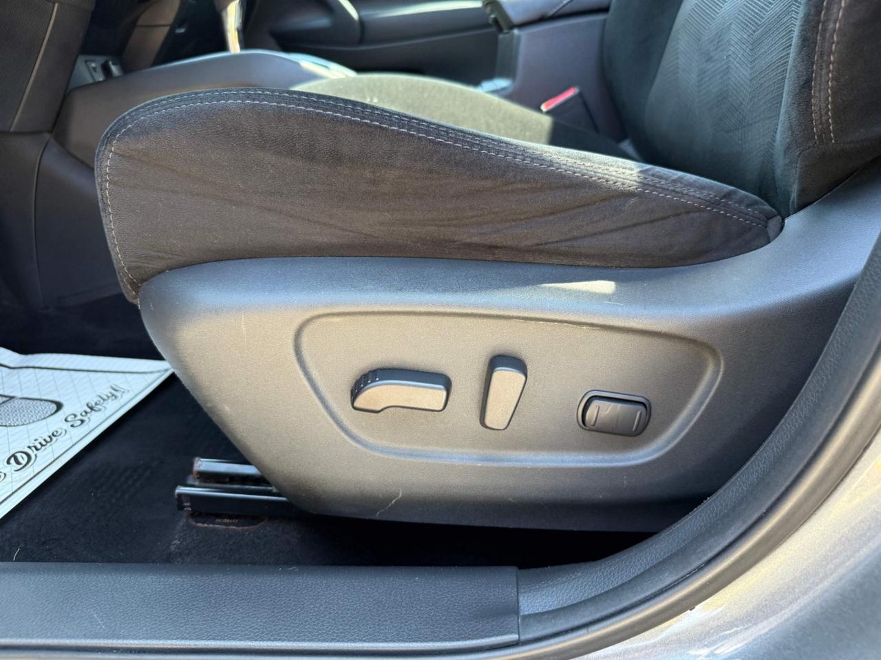 2015 Nissan Rogue AWD 4dr SV Photo