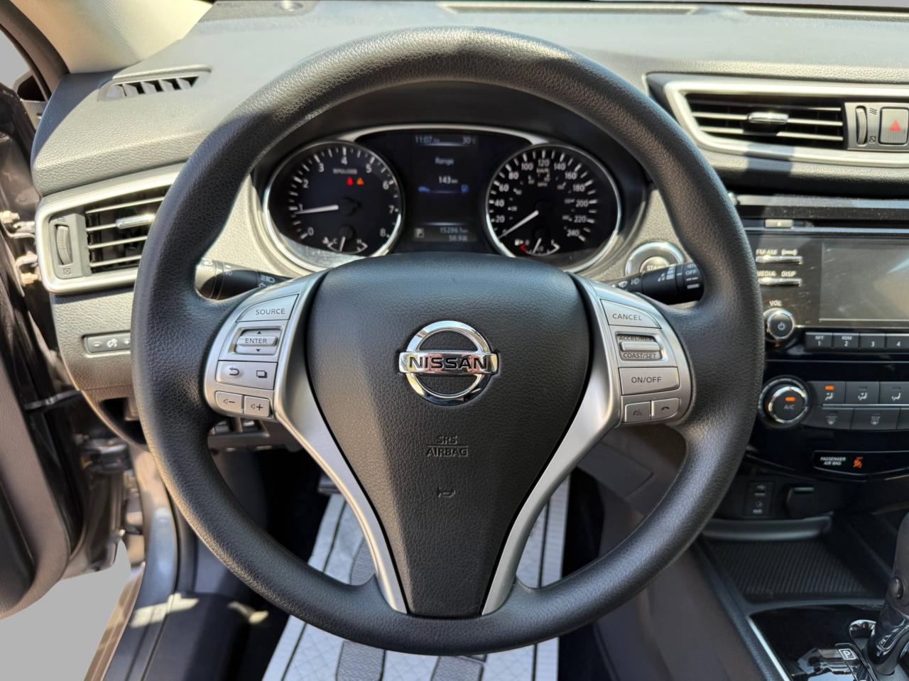 2015 Nissan Rogue AWD 4dr SV Photo